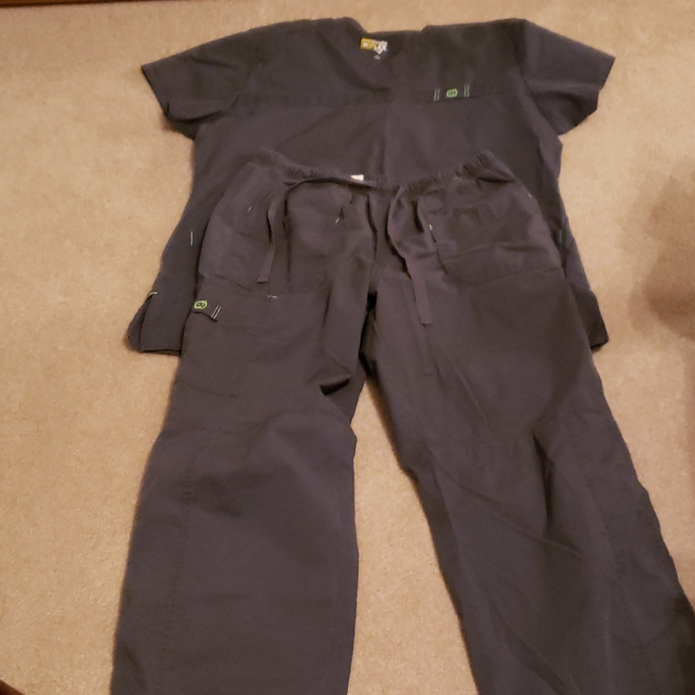 Scrub set